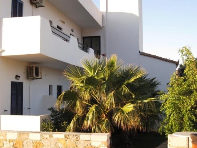 Flisvos Apartments Frangocastelo Exterior photo